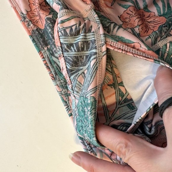 Preowned Reebox Womens Pink and Green Tropical Leggings Size 2X - Picture 9 of 9